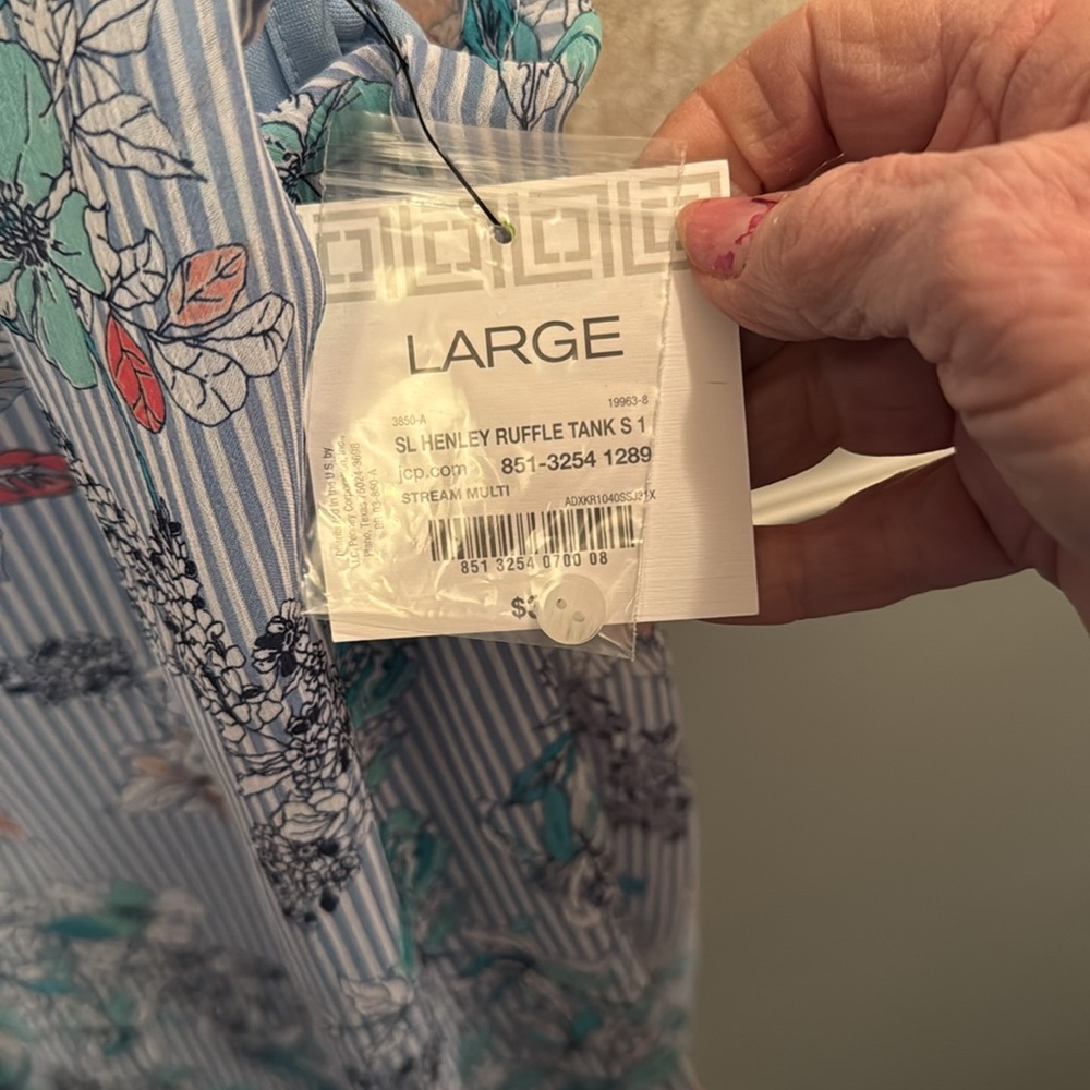 Two Women's Floral Sleeveless Tops Size L NWT & NWOT - Picture 6 of 12